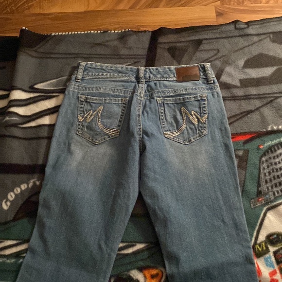 Women jeans size 5/6 Maurices great shape boot cut! - Picture 3 of 3